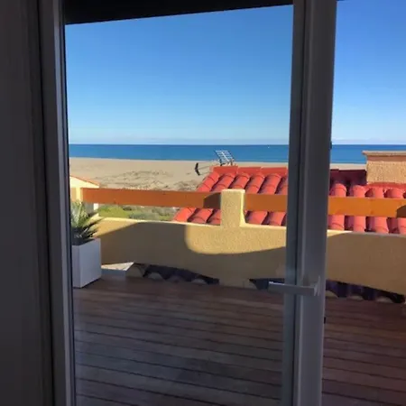 Maison Bord De Port 루케이트