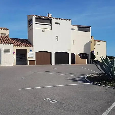Maison Bord De Port